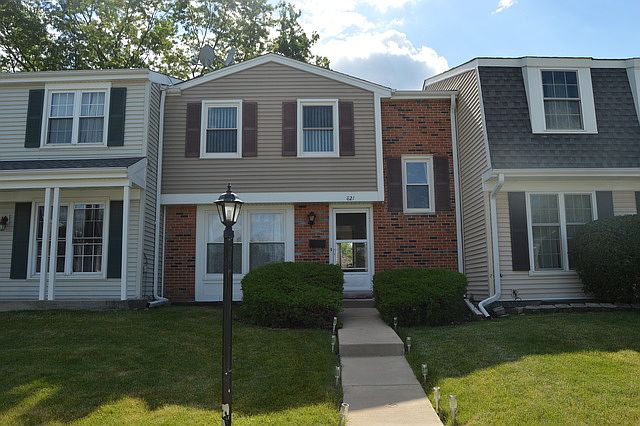 1st image of 821 Somerset Cir