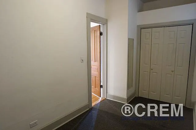 Building Photo - 1252 W Webster Ave #1