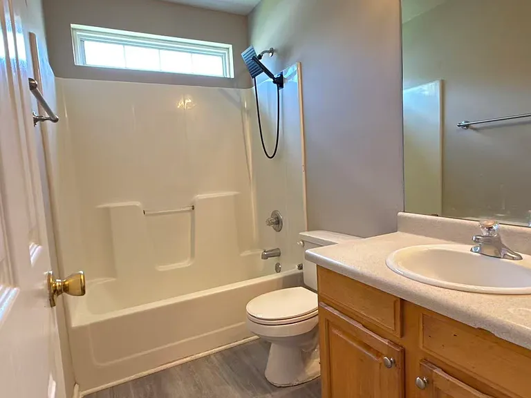 203 Camelot Pl — Photo 16