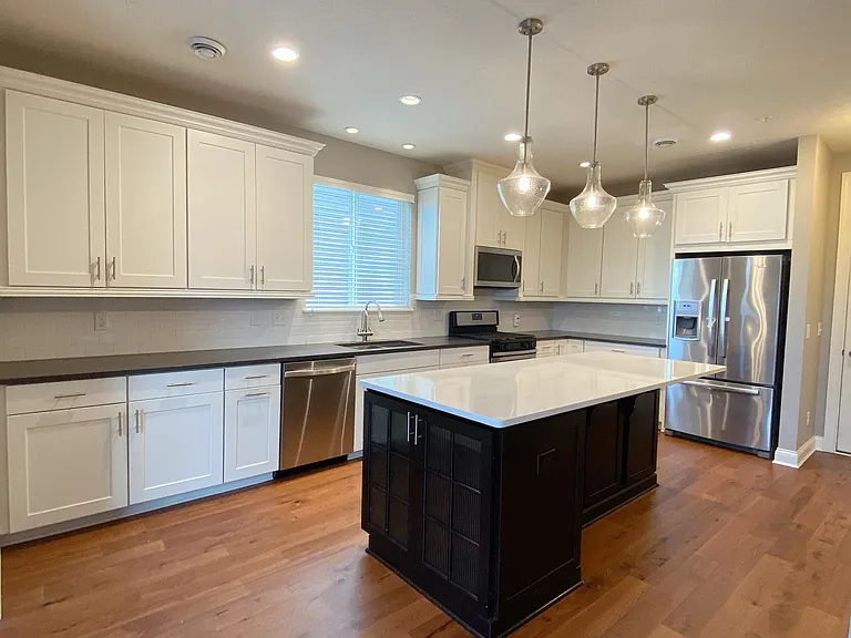 6900 Crosby Ct — Photo 6