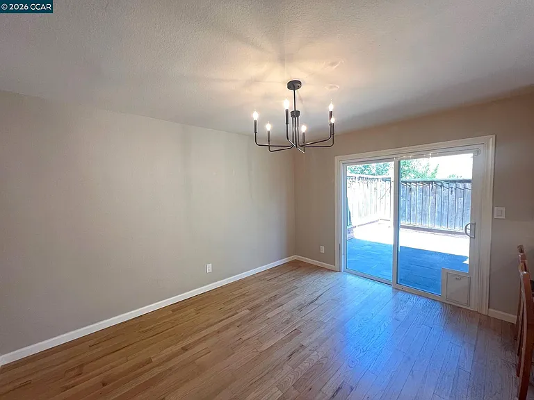1115 Crest Ridge Ln — Photo 12