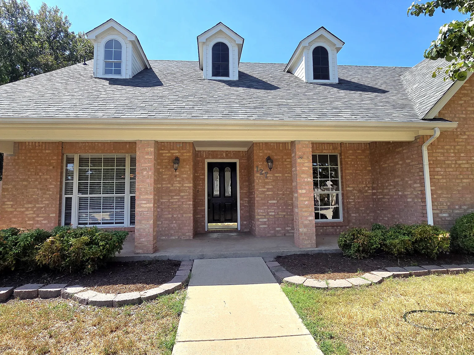 4 bed, 2840 sqft, $3,225 — Photo 2