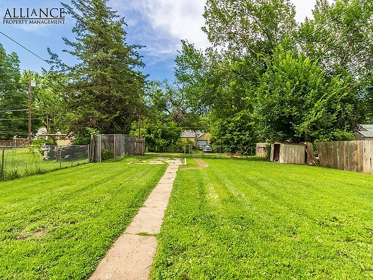 714 Thurston St — Photo 26