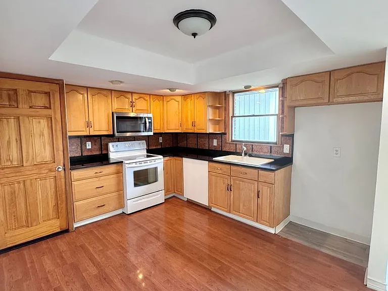 8325 Schantz Rd — Photo 8