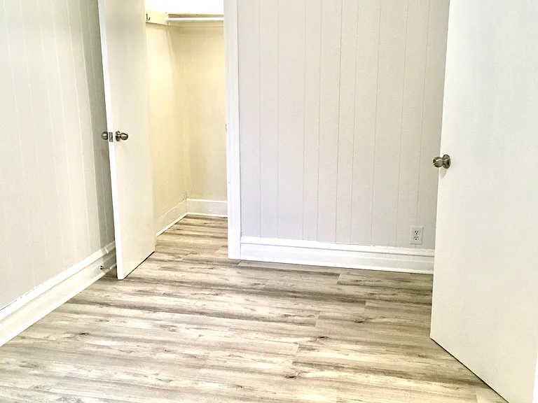 2447 N Harding Ave #G — Photo 6