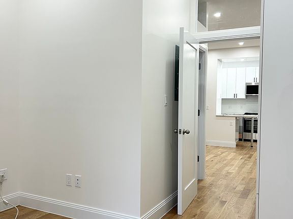 5th image of 46 W 65th St APT 5C
