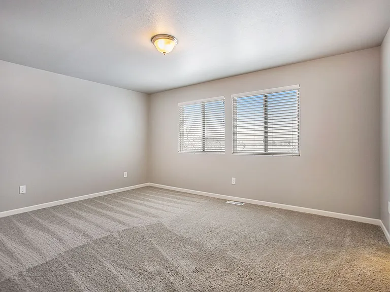 2401 Richardson Ct — Photo 12