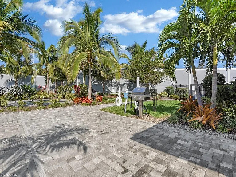 2561 Seychelles Dr #308 — Photo 27