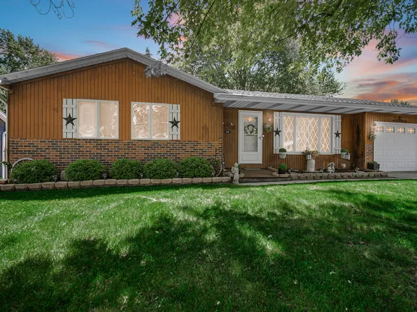 72 Maple Ct, Hebron, IN 46341