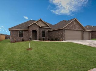 1304 Robins St, Pea Ridge, AR 72751