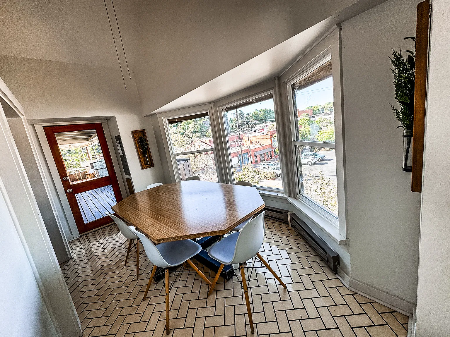 3 bed, $2,500 — Photo 3
