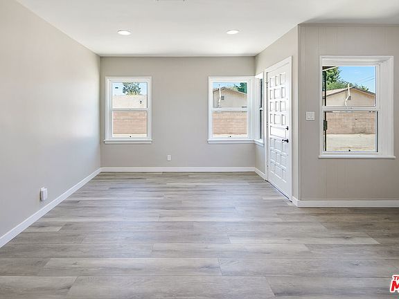 5th image of 9219 Langdon Ave