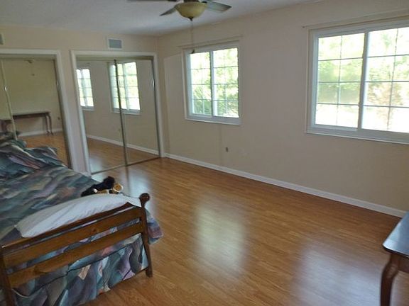 Upstairs 2n Bedroom