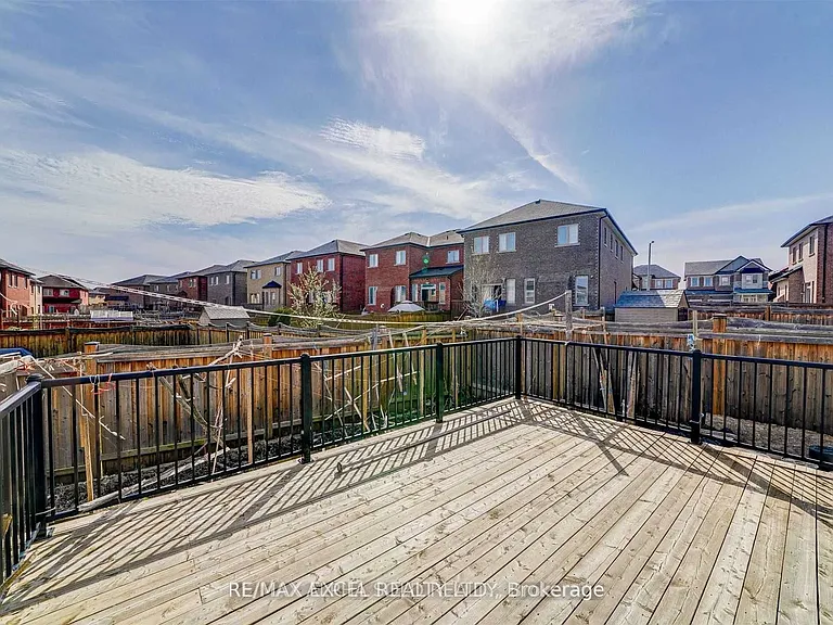 67 Alvin Curling Cres — Photo 39
