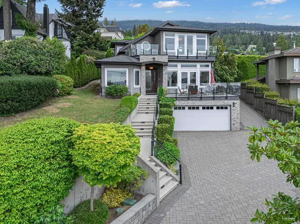 2567 Lawson Ave, West Vancouver, BC V7V 2G1