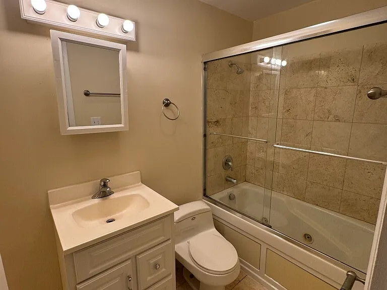 4056 N California Ave #2C — Photo 8