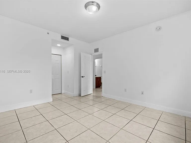 2421 W 78th St #104 — Photo 15