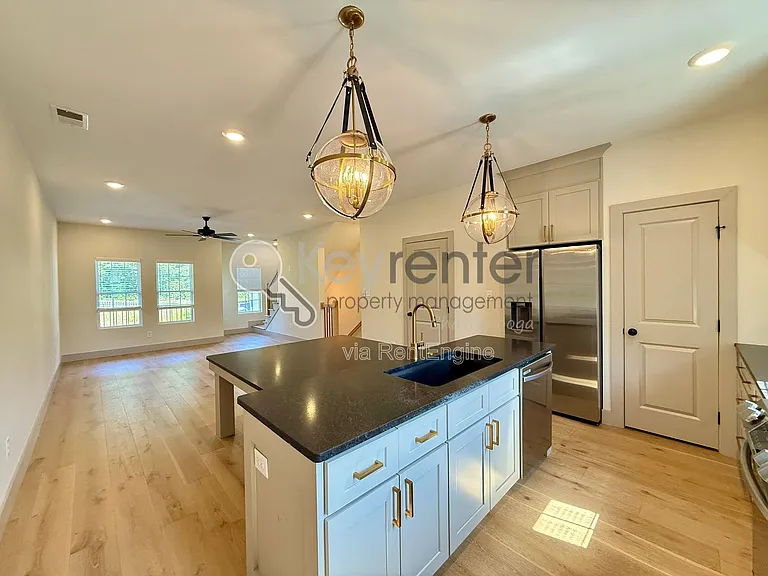 1072 Amelia Ct — Photo 6