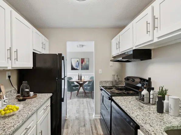 Lakeside Lakeview Apartments
