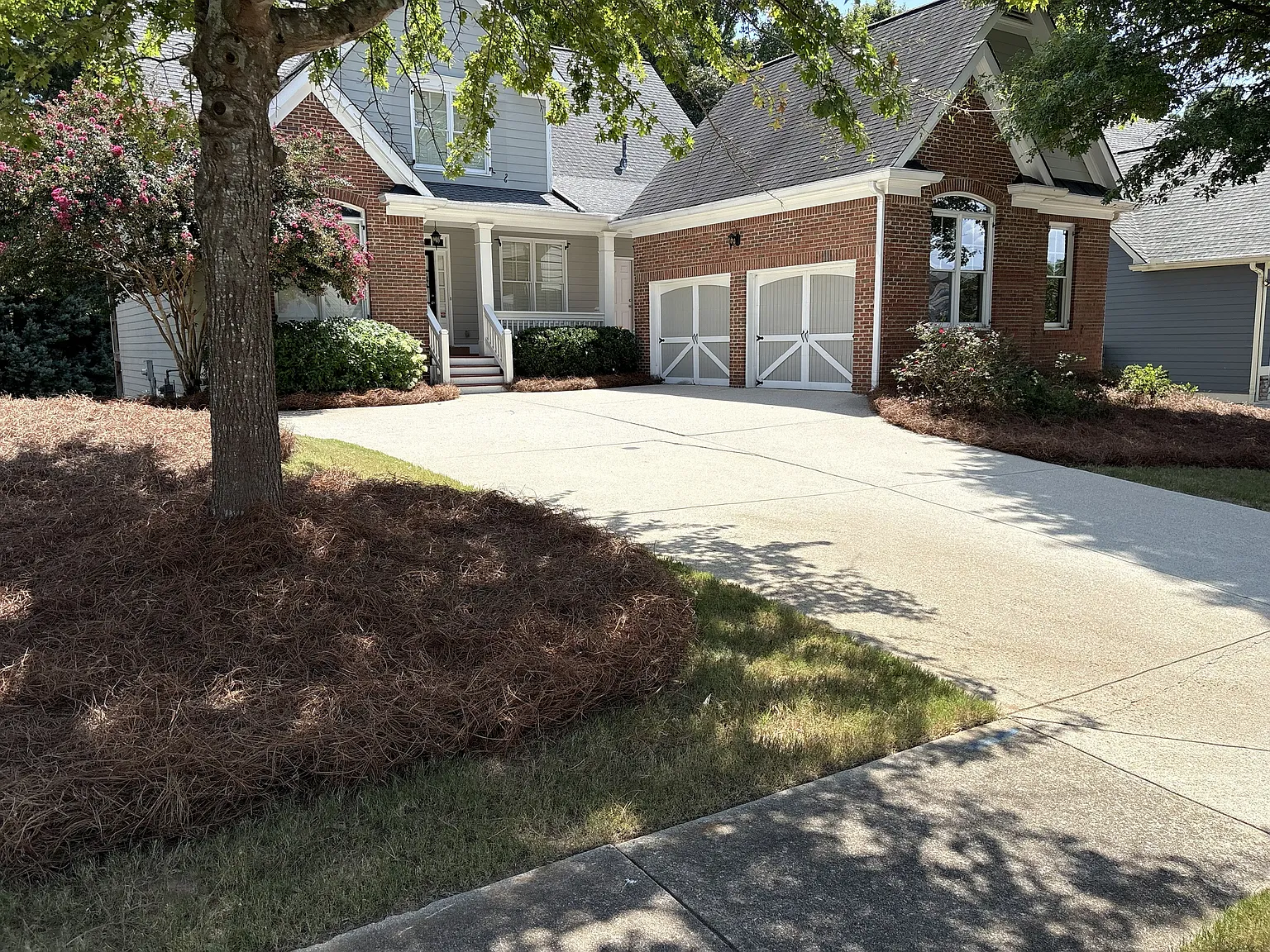 4 bed, 2.5 bath, 2700 sqft, $2,800 — Photo 1