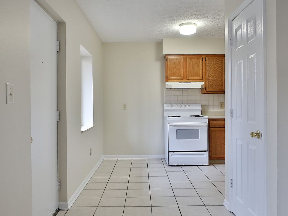 1st image of 450 E Norwich Ave #D