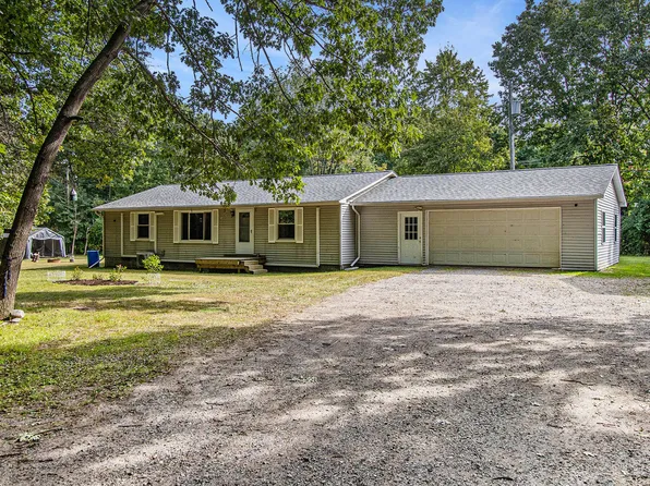 8118 Fair Oak Dr, Whitmore Lake, MI 48189