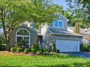208 Windwatch Dr, Hauppauge, NY 11788