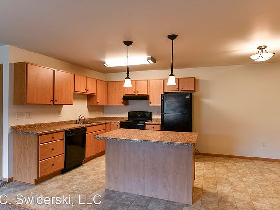 2nd image of 940-950 Blue Stone Ln #16