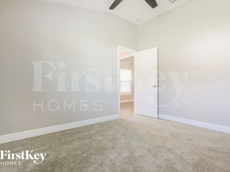 446 Xingu Ct — Photo 11