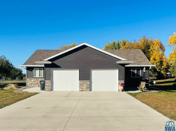 305 Elm St, Moville, IA 51039