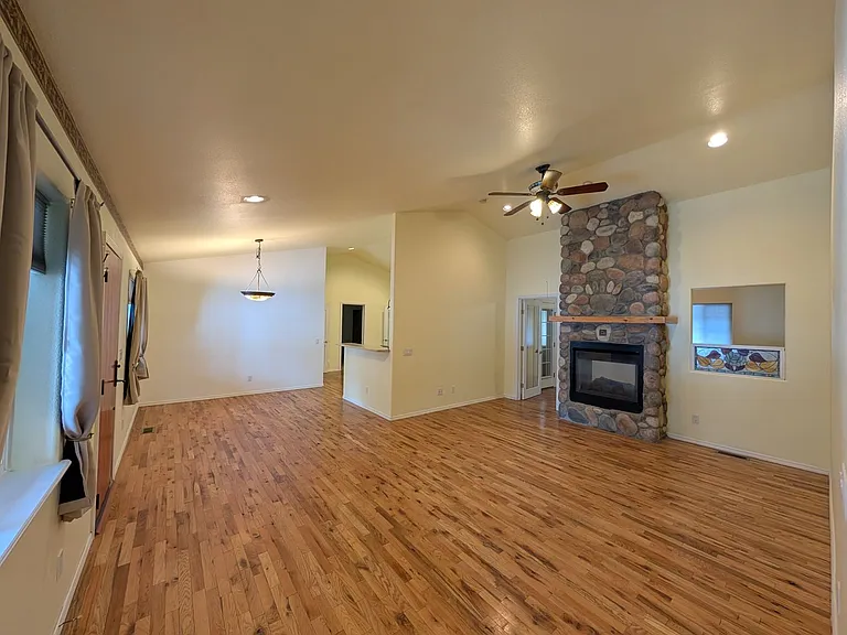 224 Capitan Cir — Photo 3