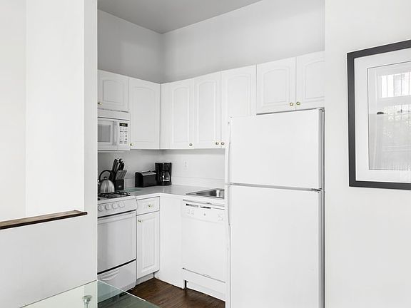 5th image of 427 E 82nd St APT 1B