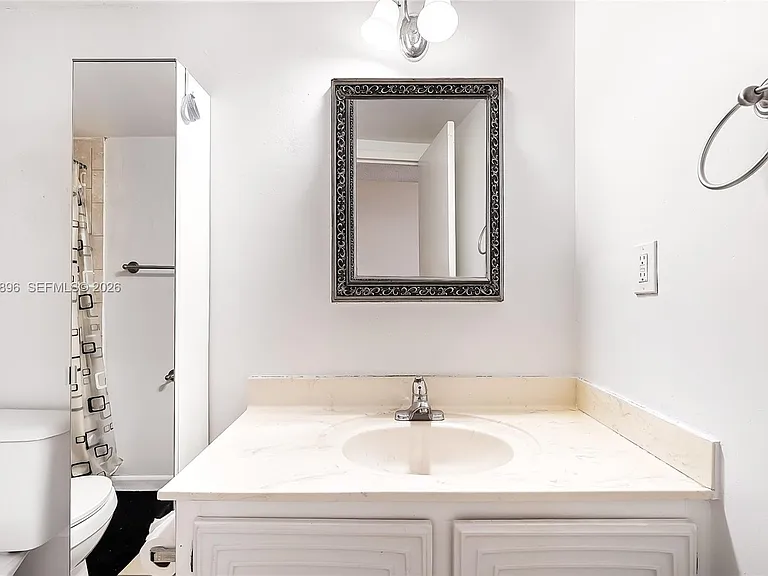 800 Parkview Dr #901 — Photo 26