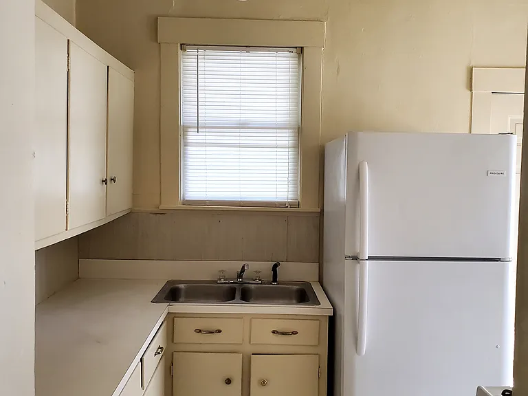 2332 Procter St #B — Photo 3