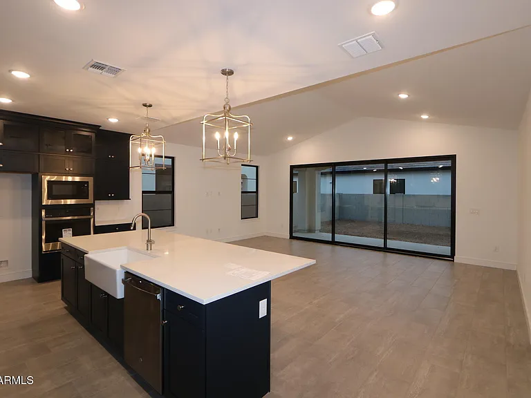 1063 E Zion Way — Photo 8