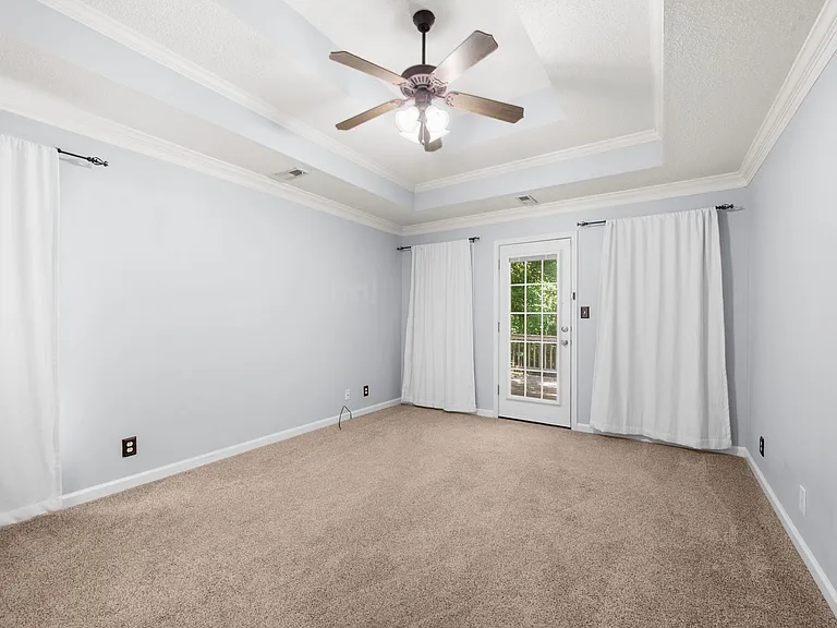 4433 Taylor Hall Ln — Photo 18