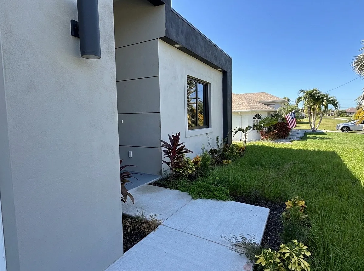 2325 NW 37th Pl — Photo 3