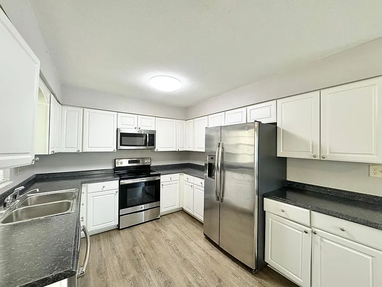 311 Avenue B SE — Photo 6