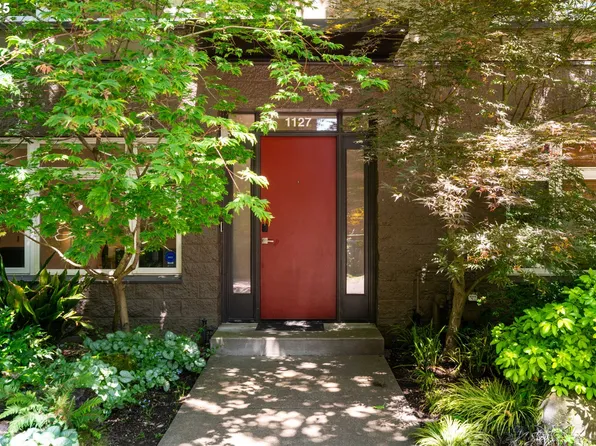 1127 NW Irving St, Portland, OR 97209