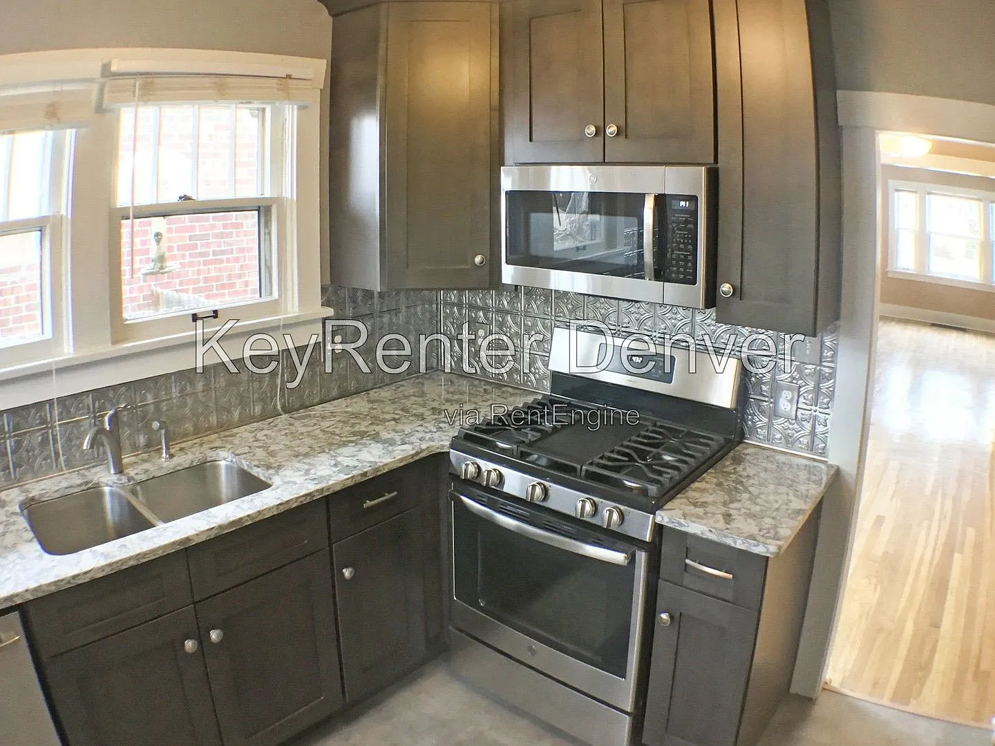 2 bed, 1.0 bath, 1342 sqft, $2,300 — Photo 2
