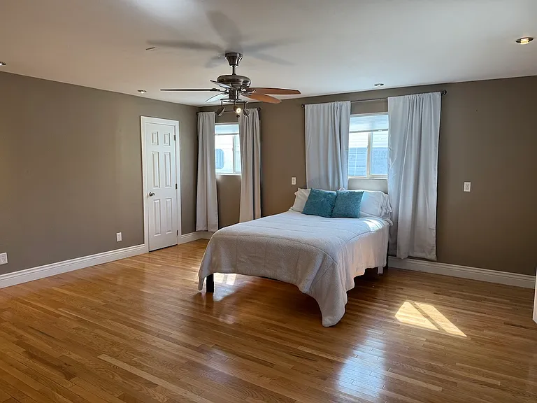 215 W Mill Rd — Photo 8