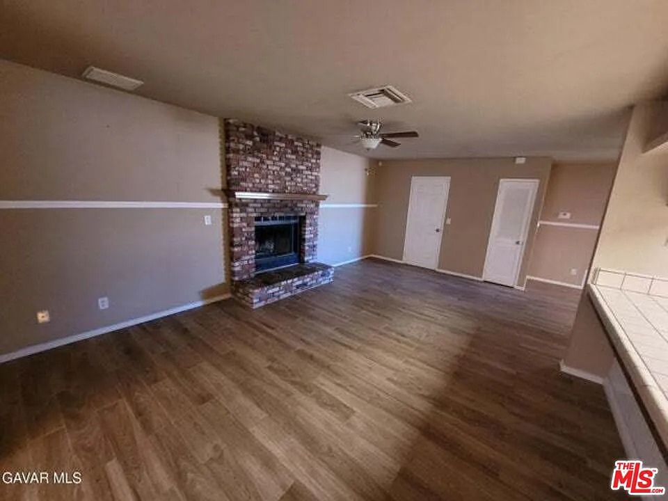 3 bed, 2.0 bath, 1823 sqft, $1,900 — Photo 4