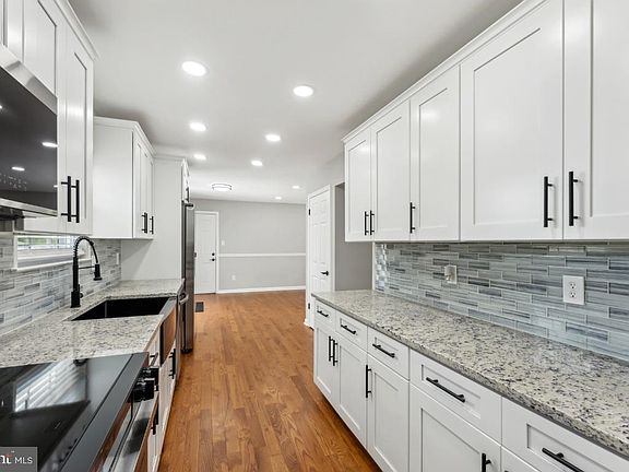 4th image of 1451 Parkvale Ct