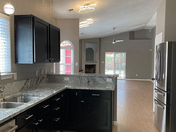 4th image of 7224 Boxwood Ave NE