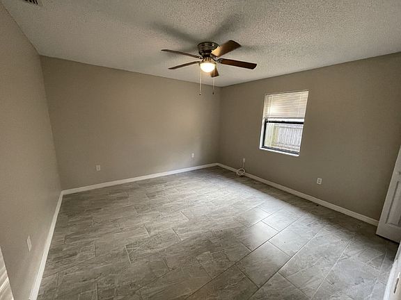5th image of 323 W Belmar St