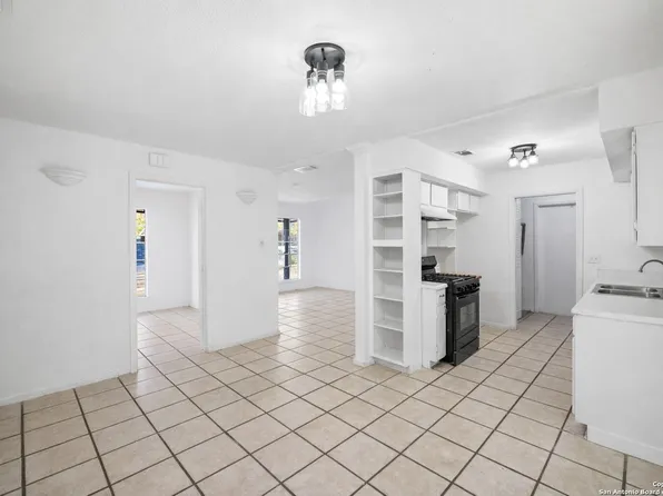 4850 CASTLE STREAM DRIVE, San Antonio, TX 78218