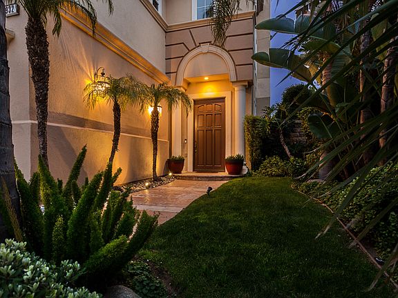 4th image of 932 Blackbourne Point