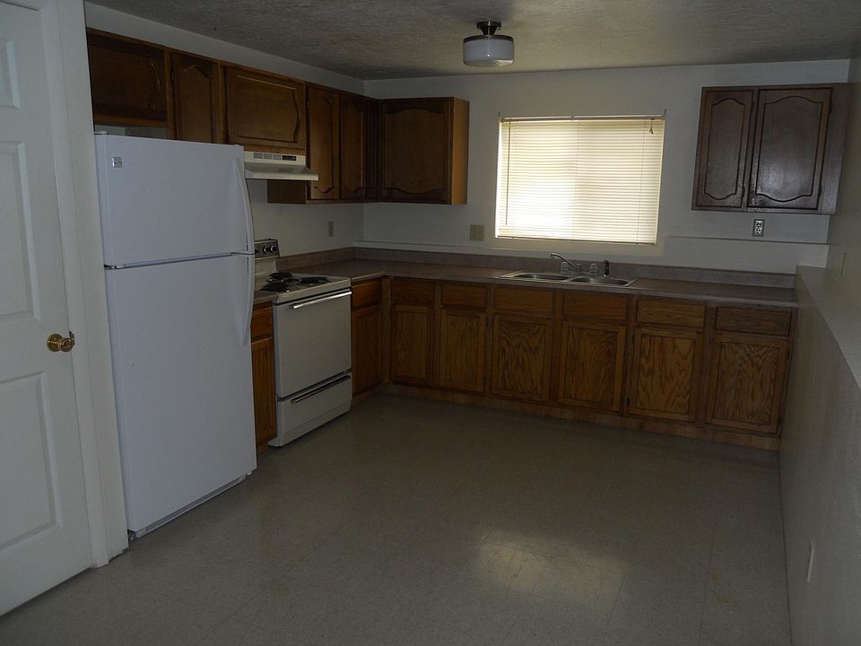 Kitchen, dining room