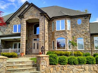 5617 Artemus Rd, Gainesville, VA 20155