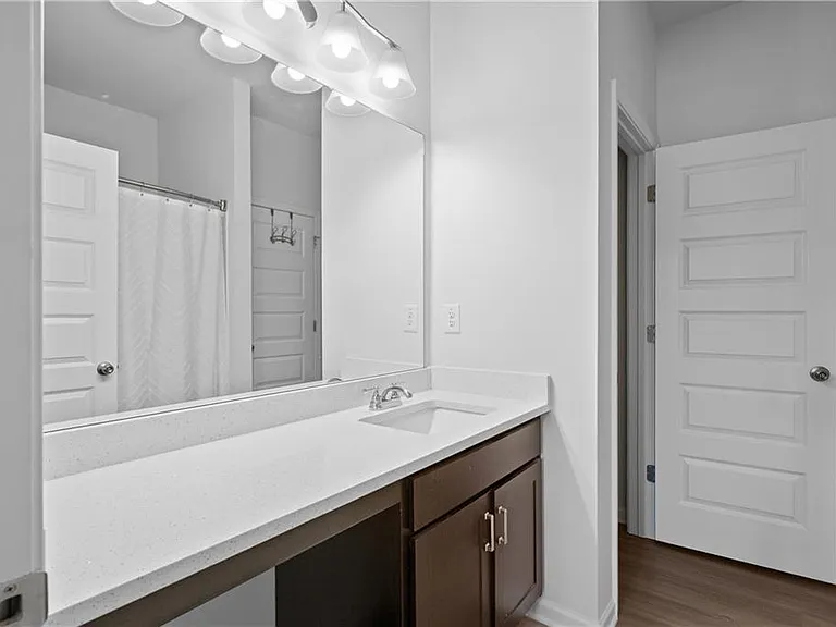 229 Dupont Dr — Photo 15